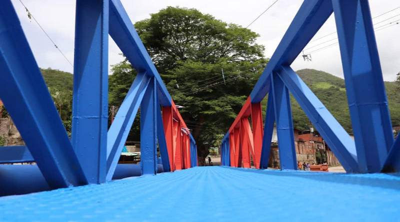 Inauguran pasarela de Barrio Bolívar en municipio Santos Michelena de Aragua