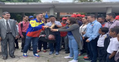 Ministro Pedro Infante hizo entrega de kits deportivos en la parroquia La Vega