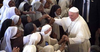 Papa Francisco culmina gira por África con visita a Mauricio