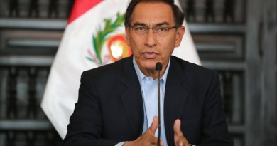Presidente peruano convoca a titular del Congreso para evaluar adelanto de elecciones
