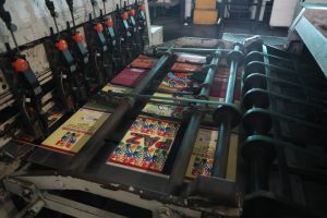 Jefe de Estado supervisó producción de útiles, textos y uniformes escolares