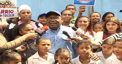 Entregan utiles, uniformes y Canaimas a niños de la UEN Zulia de La Vega