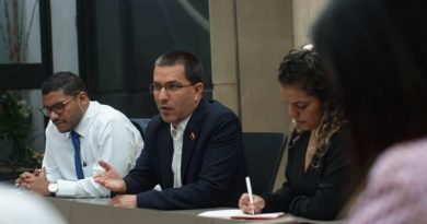 Canciller Arreaza y JPsuv debatieron sobre asedio contra Venezuela