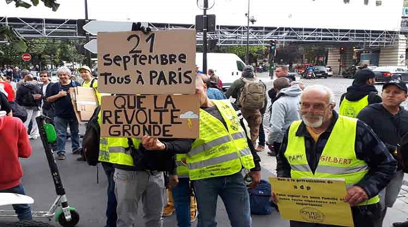 Chalecos Amarillos insisten en pedir renuncia de Emmanuel Macron