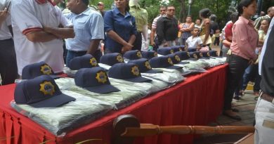 Dotan con uniformes a funcionarios de Poliguárico