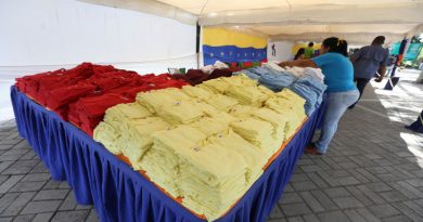 Más de 300 mil piezas de uniformes escolares se venden a precios accesibles en Feria Escolar Miranda 2019