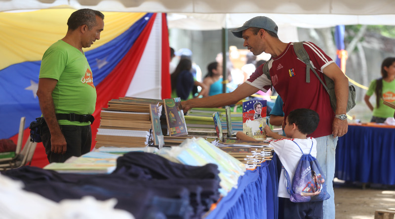 Más de 300 mil piezas de uniformes escolares se venden a precios accesibles en Feria Escolar Miranda 2019