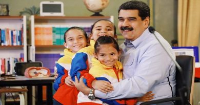 Presidente Maduro reitera gratuidad de la educación en el país