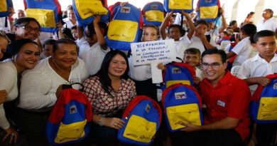 Más de 1350 morrales con útiles son entregados a estudiantes en Nueva Esparta