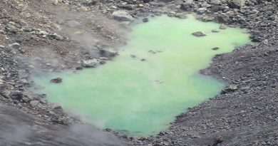 Crece laguna verde hirviente  en volcán Kilauea en Hawái