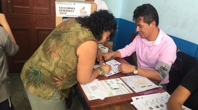 Veedores internacionales califican como"positivos" los comicios en Bolivia