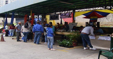 Inicia Primera Expo Feria Productiva UNESR 2019 "Educar Haciendo"