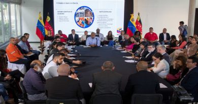 Gobernador Héctor Rodríguez instó fortalecer industrias de plástico, textil e imprenta en Miranda
