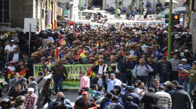 Organizaciones sociales llegan a La Paz en respaldo al presidente Evo Morales