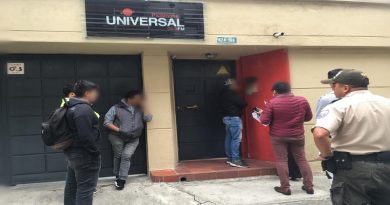 Fiscalía y Policía ecuatoriana allanan Radio Pichincha Universal e impiden que su señal salga al aire