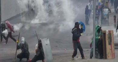 Continúa represión de fuerzas policiales ecuatorianas contra manifestantes en Quito