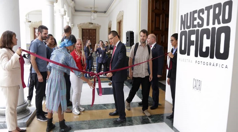 Inaugurada exposición fotográfica "Nuestro oficio" en Casa Amarilla