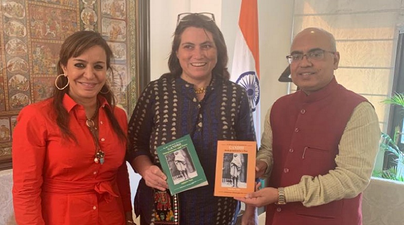 Consejo Indio de Relaciones Culturales reconoció obra literaria de Mónica Sáiz sobre Gandhi