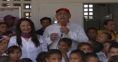Entregan Canaima, uniformes y útiles escolares en Escuelas Bolivariana de Los Roques