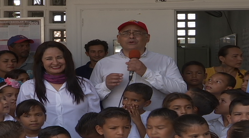 Entregan Canaima, uniformes y útiles escolares en Escuelas Bolivariana de Los Roques