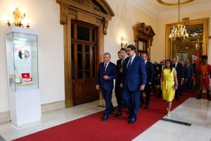 Venezuela y Rusia firman acuerdos de cooperación y negocios