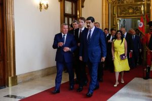 Venezuela y Rusia firman acuerdos de cooperación y negocios