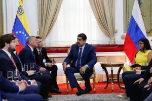 Venezuela y Rusia firman acuerdos de cooperación y negocios
