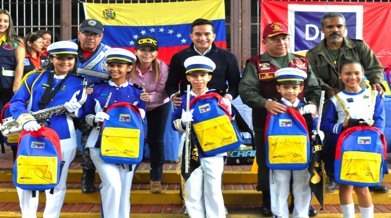Más de 50 bolsos y útiles escolares entregados a Banda Marchante “María Antonia Bolívar”