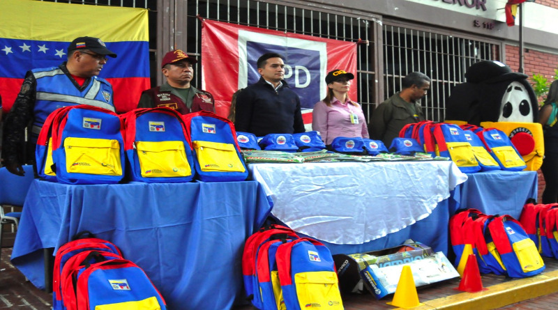 Más de 50 bolsos y útiles escolares entregados a Banda Marchante “María Antonia Bolívar”