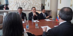 Canciller Jorge Arreaza con su homólogo de la República de Cuba, Bruno Rodríguez, en el contexto de la Reunión Ministerial del MNOAL en Bakú, Azerbaiyán