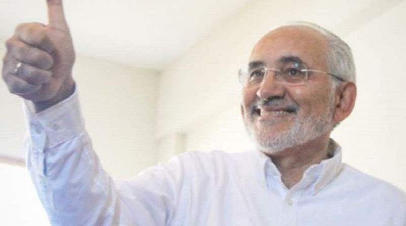 Carlos Mesa votó en La Paz entre contradicciones e increpación al TSE