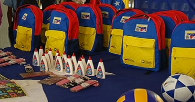 Entregan morrales, útiles escolares y Canaimitas en liceo Gustavo H. Machado de Catia