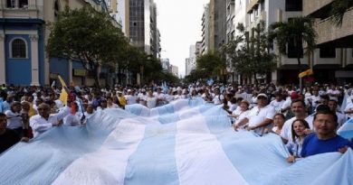 Madres de Plaza de Mayo se solidarizan con el pueblo de Ecuador