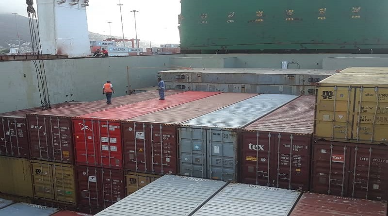 Más de 3.500 toneladas de alimentos zarparon a Sucre y Nueva Esparta desde el buque de Venavega