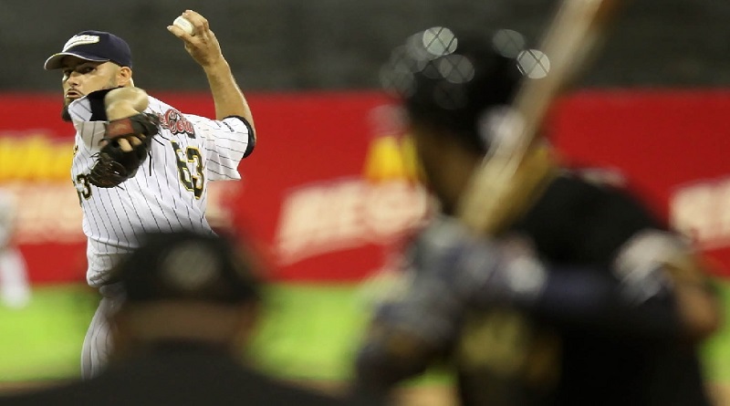 Tigres de Aragua derrotan a Leones del Caracas 6 carreras por 3