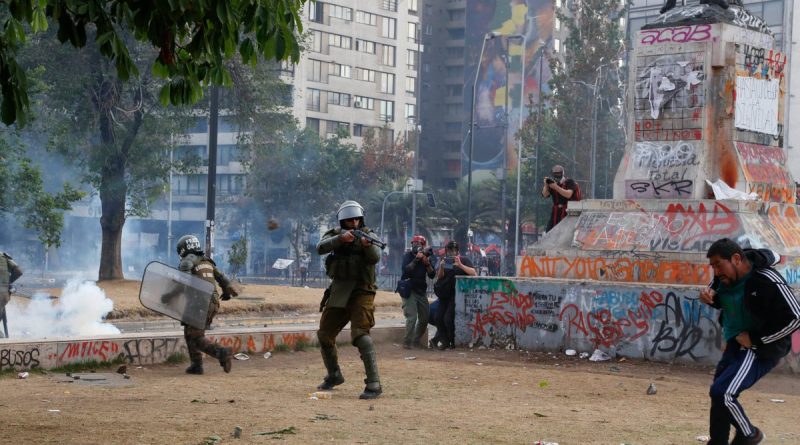 Ascienden a 2.808 personas heridas por represión en Chile