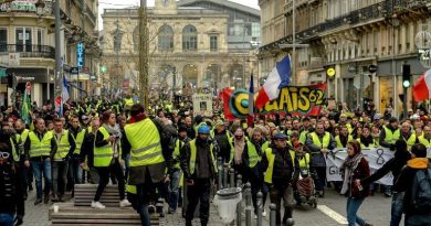 Chalecos amarillos celebran aniversario en calles de Francia