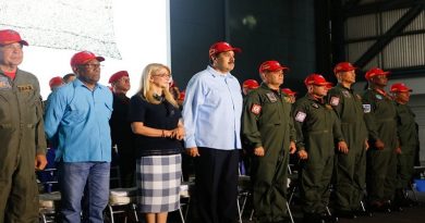 Jefe de Estado condecora a estandartes de la Aviación Militar Bolivariana
