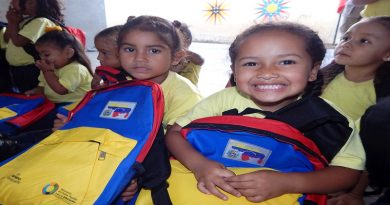 Miranda: 540 estudiantes de Guaicaipuro recibieron morrales escolares