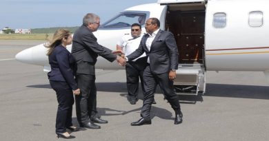 Viceministro Yuri Pimentel recibió al primer ministro de Antigua y Barbuda, Gaston Browne