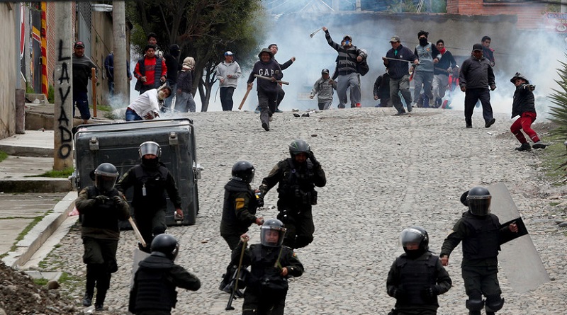 Miles de indígenas llegan a La Paz para denunciar el golpe de Estado contra Presidente Evo Morales