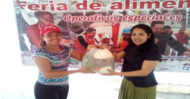Realizan entrega de combos alimenticios a familias vulnerables en municipio Guaicaipuro de Los Teques