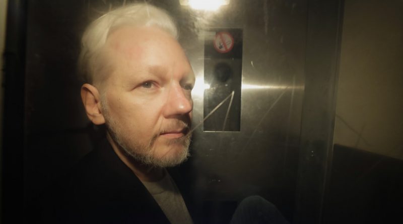 Médicos advierten que Julian Assange podría morir en prisión