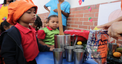 Supervisan Plan de Distribución de Nutricereal en escuelas de parroquia El Valle