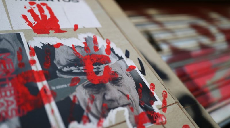 Presentan querellas contra Piñera por crímenes de lesa humanidad