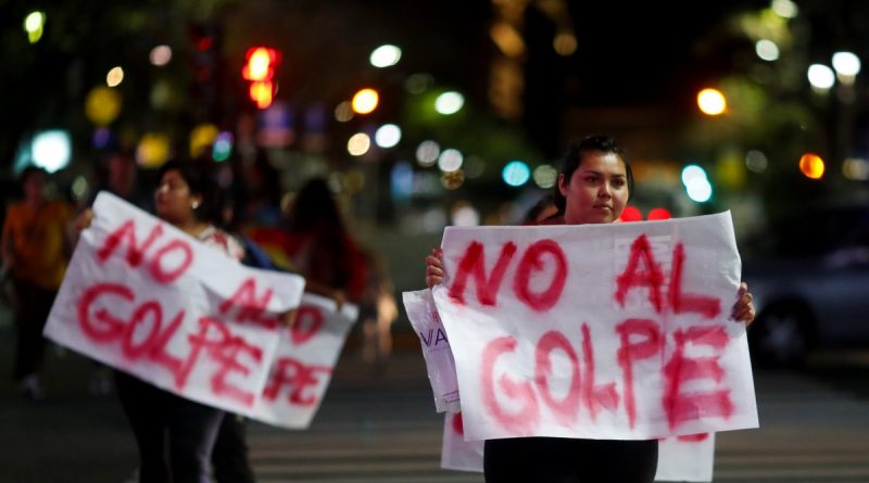 Pueblo boliviano en las calles contra el golpe de Estado resiste represión policial en varias ciudades