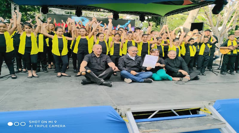 Tucusitos reciben premio "Aquiles Nazoa" en Filven 2019