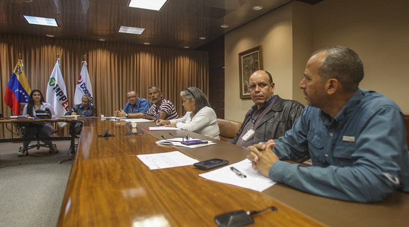 Realizan mesa de trabajo para mejorar servicio de energía eléctrica en Nueva Cúa