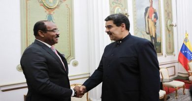 Primer Ministro de Antigua y Barbuda visita al Presidente Maduro en Miraflores (Fotograma VTV)