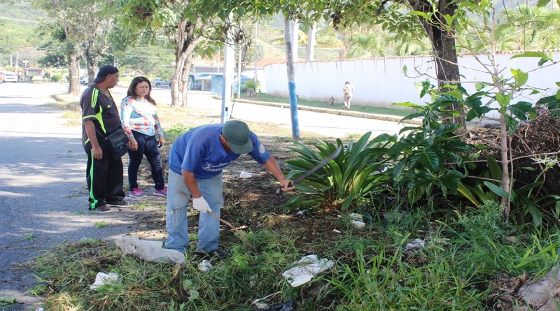 Jornada de limpieza y embellecimiento avanza en la Avenida Principal de La Mora 2 en Aragua